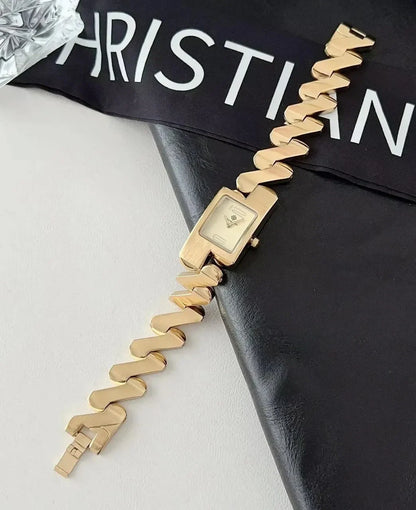 Une montre à quartz au design élégant pour un look moderne qui souligne votre singularité.