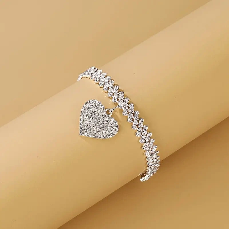 Bracelet de Cheville Cœur en Strass – Élégance et Brillance Féminine