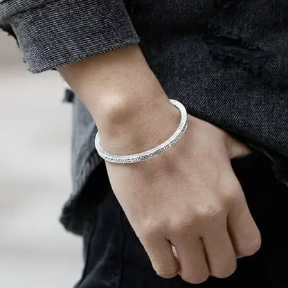 Bracelet Manchette Viking – Spirale Totem avec Gravure Inspirante ‘Never Give Up’