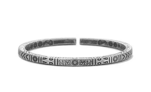Bracelet Manchette Viking – Spirale Totem avec Gravure Inspirante ‘Never Give Up’